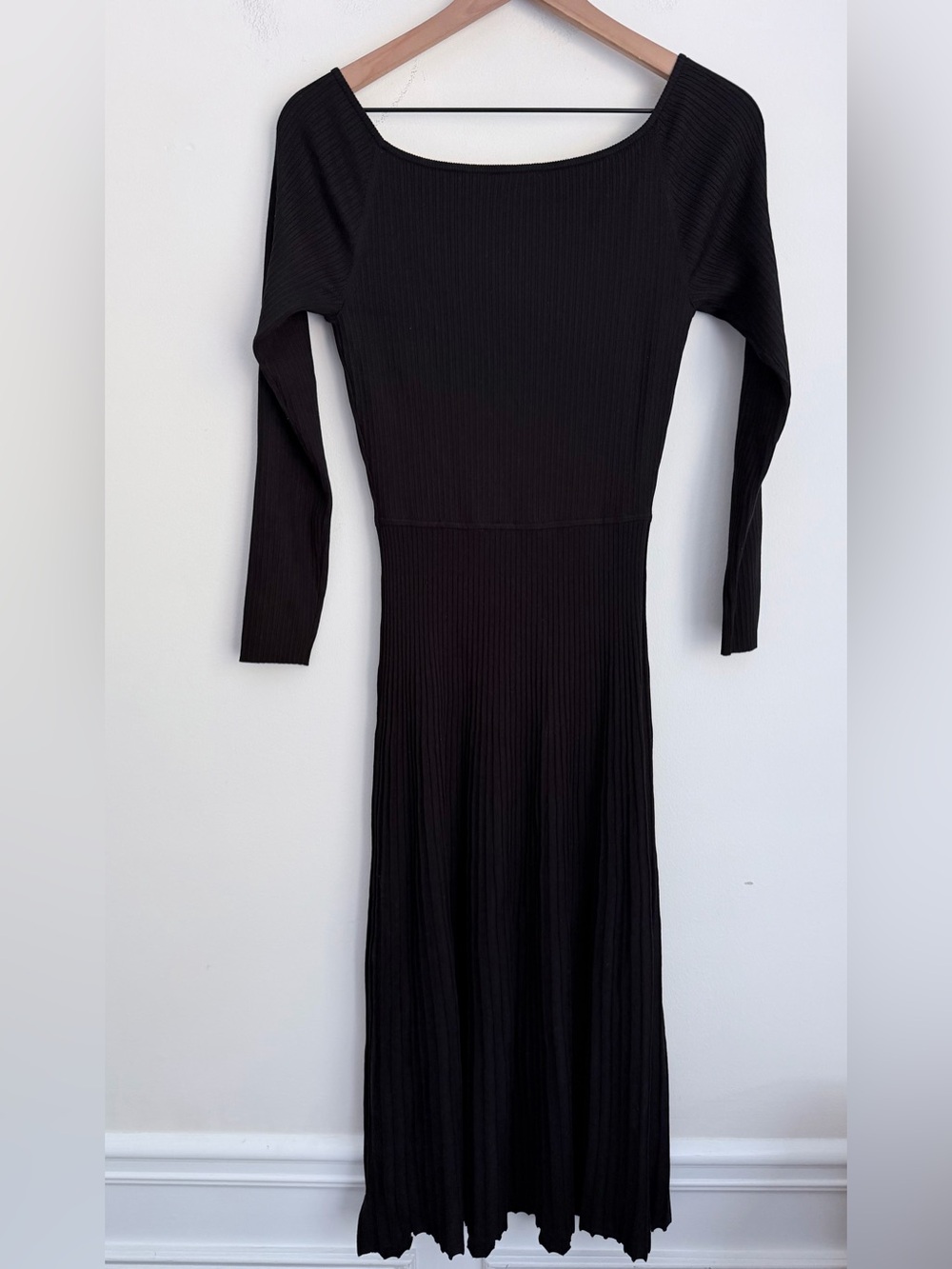 LilySilk Vivi Knit Dress in Black silk blend ribbed M - Picture 3 of 7